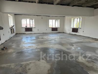 Офисы, магазины и бутики, склады, салоны красоты, бани, гостиницы и зоны отдыха, фитнес и спорт, медцентры и аптеки, образование, развлечения, кабинеты и рабочие места, студии · 300 м² за 900 000 〒 в Караганде, Казыбек би р-н