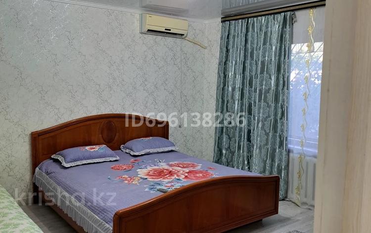 2-бөлмелі пәтер · 50 м² · 1/5 қабат, мкр 8, Рыскулова 265 — Сатпаева и рыскулова, бағасы: 12 000 〒 в Актобе — фото 2