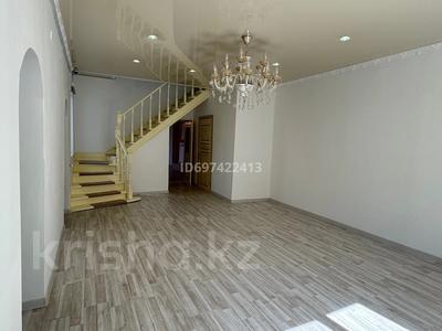 Отдельный дом · 6 комнат · 300 м² · 3 сот., мкр Атырау, Бурабай — А. Молдагуловой за 31 млн 〒