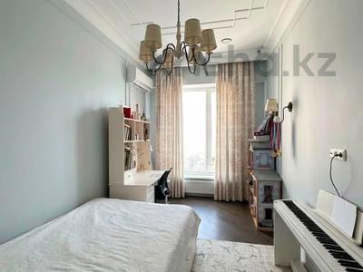 3-бөлмелі пәтер · 165 м² · 6/10 қабат, Кабанбай Батыра, бағасы: 166 млн ₸ в Алматы, Медеуский р-н