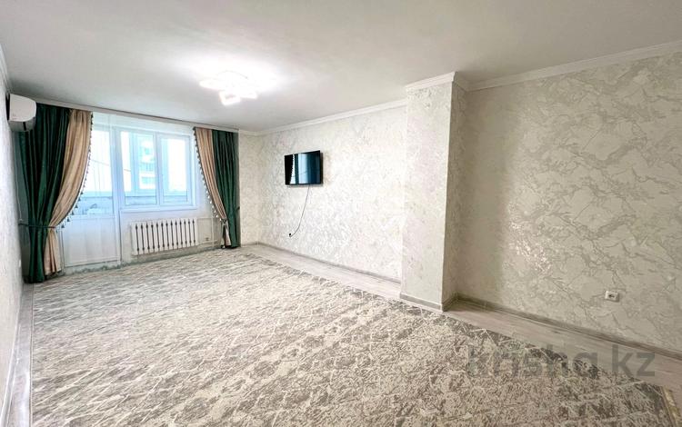 2-бөлмелі пәтер · 73.9 м² · 7/10 қабат, Набережная, бағасы: 18 млн ₸ в Актобе, мкр. Курмыш — фото 2