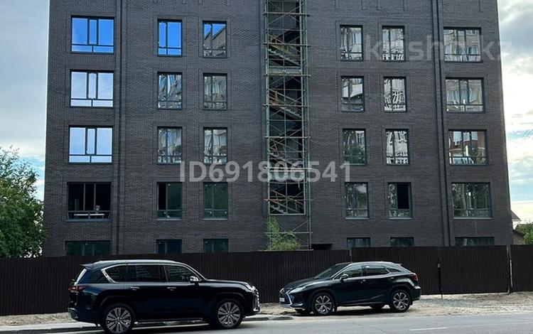 3-комнатная квартира, 78 м², 2/7 этаж, Луговая 6/1 за ~ 32.8 млн 〒 в Павлодаре — фото 2