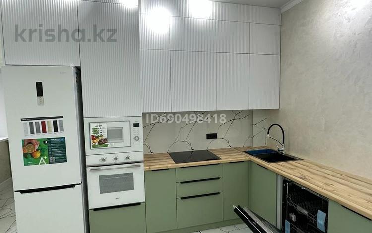 3-комнатная квартира, 112 м², 6/9 этаж помесячно, Малика Габдулина 4 за 390 000 〒 в Кокшетау — фото 2