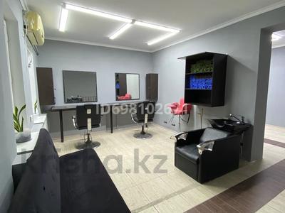 Свободное назначение, офисы, магазины и бутики, салоны красоты, медцентры и аптеки, образование, развлечения, кабинеты и рабочие места, студии · 60 м² за 240 000 〒 в Актау, 12-й мкр