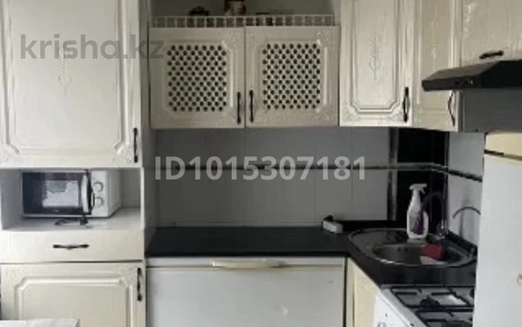 2-комнатная квартира · 45 м² · 3/5 этаж, Майкудук, 12й микрорайон 7 за 140 000 ₸ в Караганде, Алихана Бокейханова р-н — фото 3