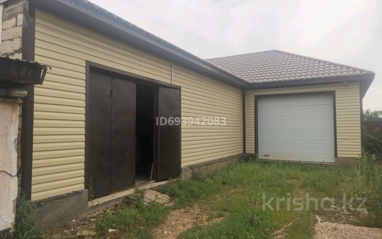 Гараж · 180 м² · Шанхай ш/а. — Сауран (бывшая декабристов), бағасы: 400 000 ₸ в Актобе, мкр Шанхай — фото 33