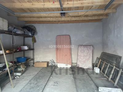 Гараж · 30 м² · Молдагуловой 17/7 — Возле дома, бағасы: 4 млн 〒 в Усть-Каменогорске, Ульбинский