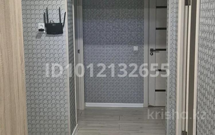 3-комнатная квартира · 70 м² · 7/9 этаж, 4 микрорайон 33 за 200 000 ₸ в Аксае — фото 10