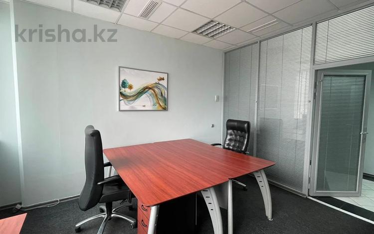 Офис с панорамными окнами. Коммерческий недвижимость офис. Коммерческий недвижимость офис. Коммерческое помещение. Офис в москоу сити.