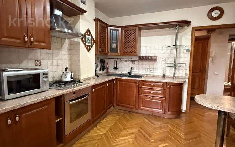 3-комнатная квартира · 75 м² · 3/5 этаж, Кабанбай Батыр 70 за 450 000 ₸ в Алматы, Медеуский р-н — фото 5