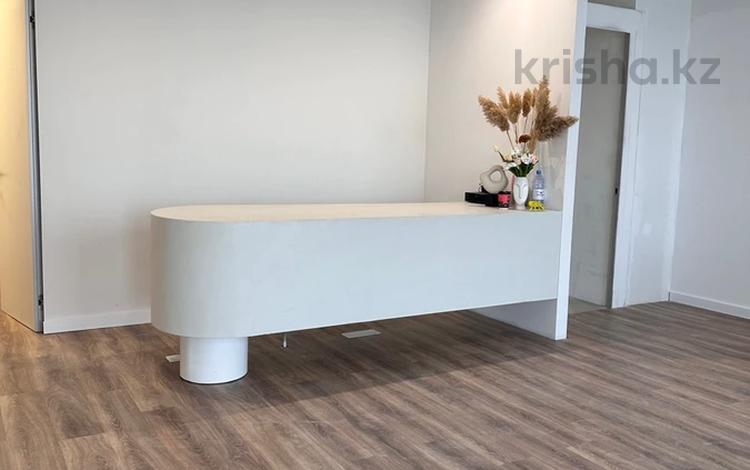Свободное назначение, офисы, магазины и бутики, салоны красоты, медцентры и аптеки, образование, развлечения, кабинеты и рабочие места · 200 м² за 1 млн 〒 в Актау, 17-й мкр — фото 2