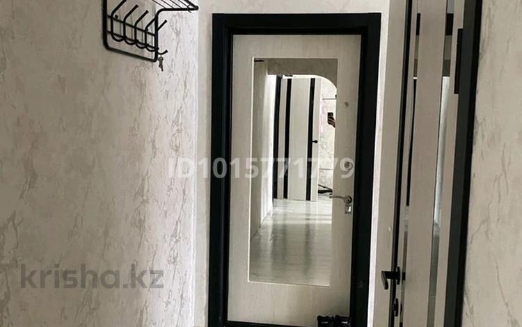 2-бөлмелі пәтер · 47 м² · 1/5 қабат, 4 микрорайон 14, бағасы: 15 млн ₸ в Аксае — фото 2