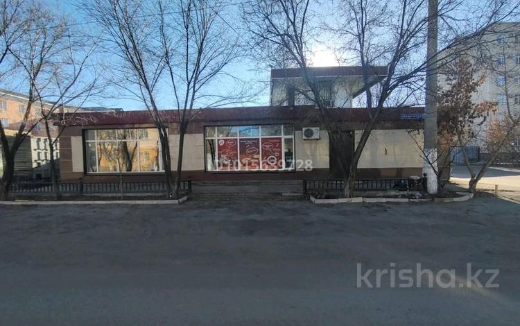 Свободное назначение, магазины и бутики, склады, общепит, салоны красоты, фитнес и спорт, медцентры и аптеки, образование, развлечения, конференц-залы, кабинеты и рабочие места, студии · 285 м² за 712 500 ₸ в Актобе — фото 2
