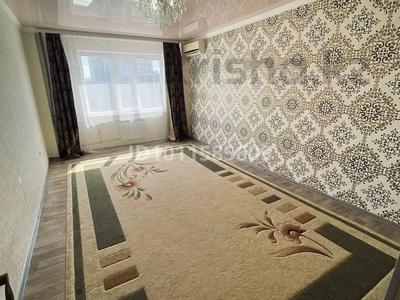 3-бөлмелі пәтер · 80 м² · 3/6 қабат, мкр Сары Арка, Б.Жарбосынова 85 — Рядом ТРЦ «Байзар», школа BINOM имени Кунаева, садик., бағасы: 27 млн ₸ в Атырау