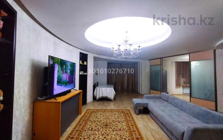 3-комнатная квартира · 150 м² · 5/5 этаж, мкр Михайловка , Аманжолова 65/4 за 80 млн ₸ в Караганде, Казыбек би р-н — фото 2