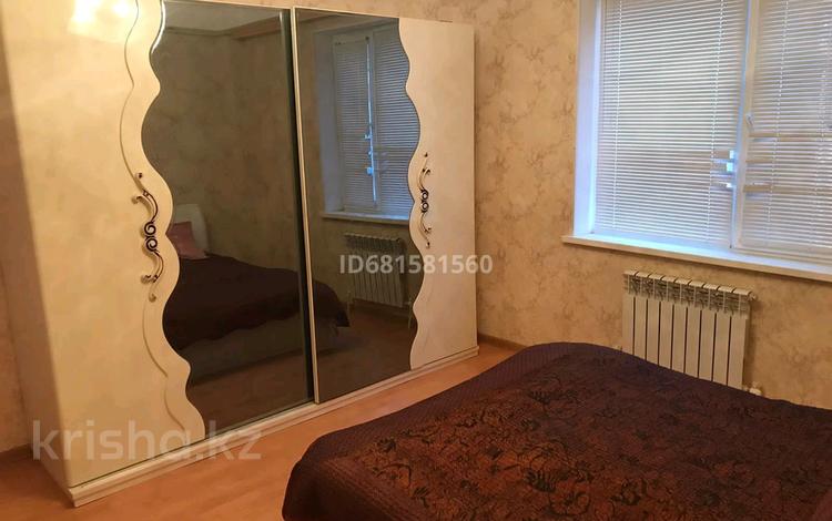 2-бөлмелі пәтер, 81 м², 3/5 қабат ай сайын, мкр Нурсая 77/2, бағасы: 180 000 〒 в Атырау, мкр Нурсая — фото 2