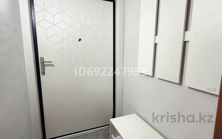 2-бөлмелі пәтер, 50 м², 2/10 қабат ай сайын, Шакарима 12 — Нива, бағасы: 250 000 〒 в Семее — фото 2