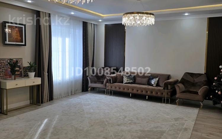 5-бөлмелі пәтер · 190 м² · 2/5 қабат, Алтын орда ш/а., Микрорайон Батыс-2 52 г, бағасы: 102 млн ₸ в Актобе, мкр. Алтын орда — фото 2