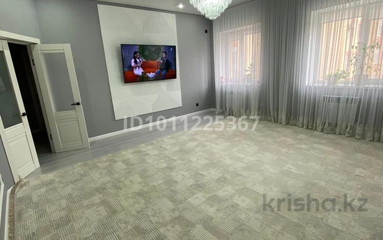 2-комнатная квартира · 89.5 м² · 3/5 этаж, мкр. Алтын орда, ​микрорайон Батыс 2 228/2 — по.Тауелсиздик пересечение Г.Жубанова за 35 млн ₸ в Актобе — фото 2