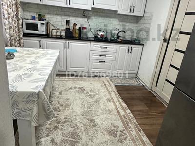 Продажа домов и дачи в Жетысу обл.: Отдельный дом · 4 комнаты · 80 м² · 7 сот., Молдабергенова 19 за 10 млн 〒 Отдельный дом · 4 комнаты · 80 м² · 7 сот., Молдабергенова 19 за 10 млн 〒 в Балпыке Би