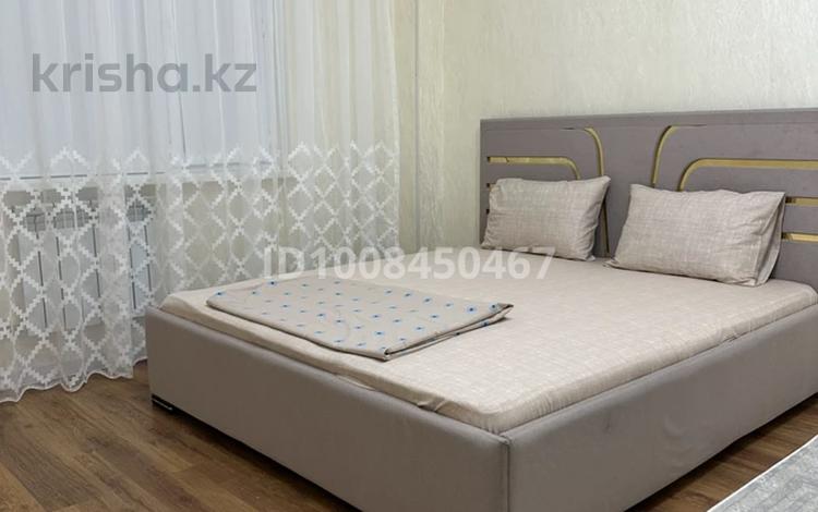 1-комнатная квартира · 42 м² · 2/5 этаж, мкр Нурсая 103 за 10 000 ₸ в Атырау — фото 2