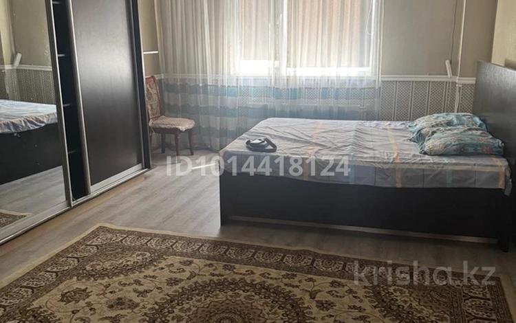 3-комнатная квартира · 90 м² · 6/15 этаж, Толе би 273/5 за 320 000 ₸ в Алматы, Алмалинский р-н — фото 2