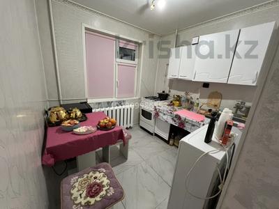 2-бөлмелі пәтер · 45 м² · 1/5 қабат, Маметова 54 — Жукова, бағасы: 13 млн ₸ в Уральске, мкр Школьник