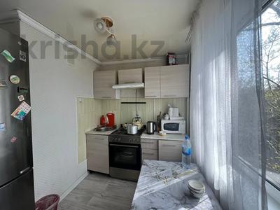 3-бөлмелі пәтер, 56 м², 4/5 қабат, Майкудук, 12й микрорайон, бағасы: 12.5 млн 〒 в Караганде, Алихана Бокейханова р-н