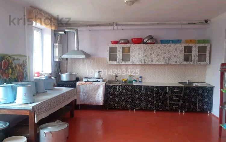 4-бөлмелі пәтер · 60 м² · 2 қабат, Ш.Айманов 4 — Универ Сырдария, бағасы: 50 000 ₸ в Жетысае — фото 2