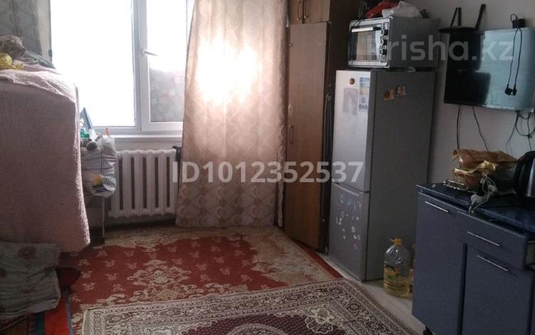 1-бөлмелі пәтер · 18 м² · 1/5 қабат, мкр Шанхай, Рыскулова 59в — Супермаркет Анвар, бағасы: 3.3 млн ₸ в Актобе — фото 2