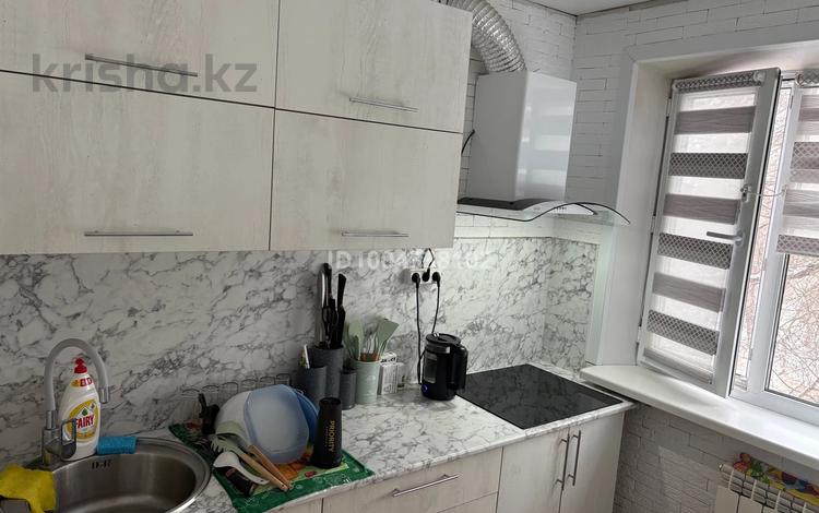2-бөлмелі пәтер · 44 м² · 3/5 қабат, мкр Юго-Восток, Муканова 14/3, бағасы: 16 млн ₸ в Караганде, Казыбек би р-н — фото 2