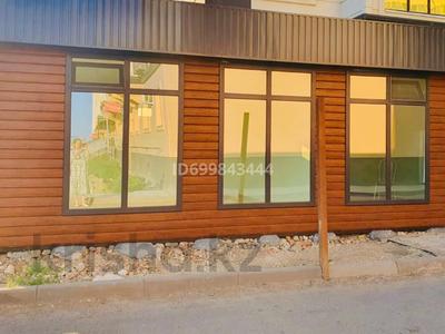 Продажа коммерческой недвижимости в Атырауской обл.: Магазины и бутики · 32 м² за 4.2 млн 〒 Магазины и бутики · 32 м² за 4.2 млн 〒 в Атырау, мкр Нурсая