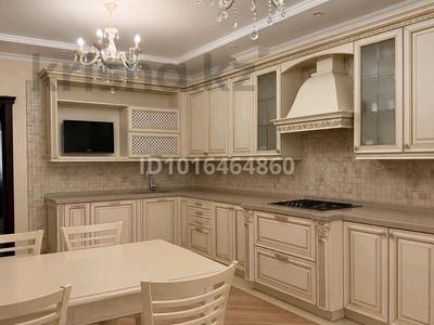 6-бөлмелі пәтер · 200 м² · 1/4 қабат, 2 ш/а. 12 — За рынком Алтай во дворах, бағасы: 88 млн ₸ в Актобе, мкр 8