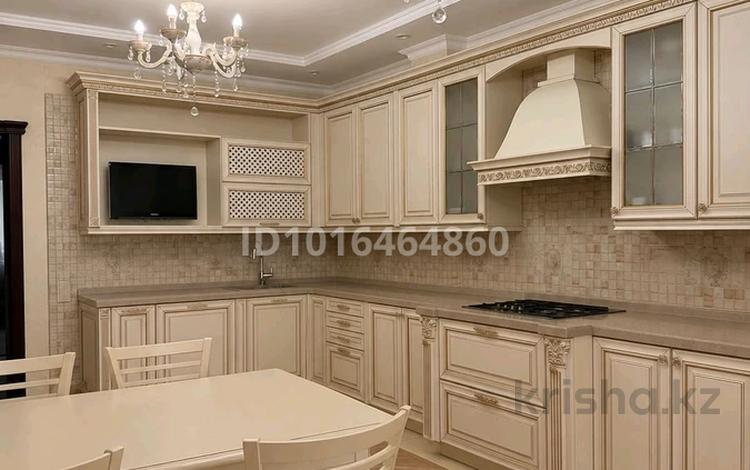 6-бөлмелі пәтер · 200 м² · 1/4 қабат, 2 ш/а. 12 — За рынком Алтай во дворах, бағасы: 88 млн ₸ в Актобе, мкр 8 — фото 2