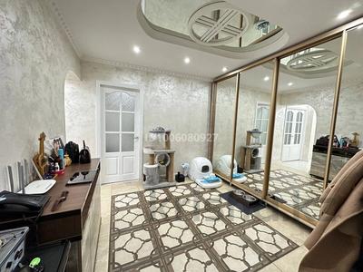 4-комнатная квартира · 104 м² · 4/5 этаж, Холлмецкого 52 — Аманжолова за 37 млн 〒 в Жезказгане