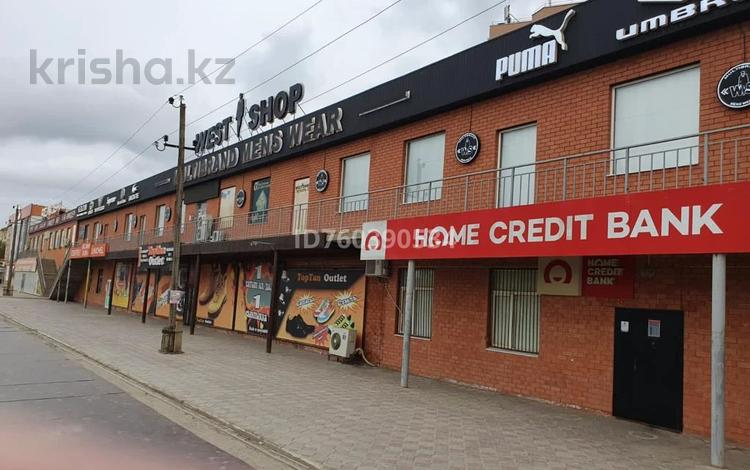 Дүкендер мен бутиктер · 304 м², бағасы: ~ 1.9 млн ₸ в Атырау, мкр Привокзальный-1 — фото 2