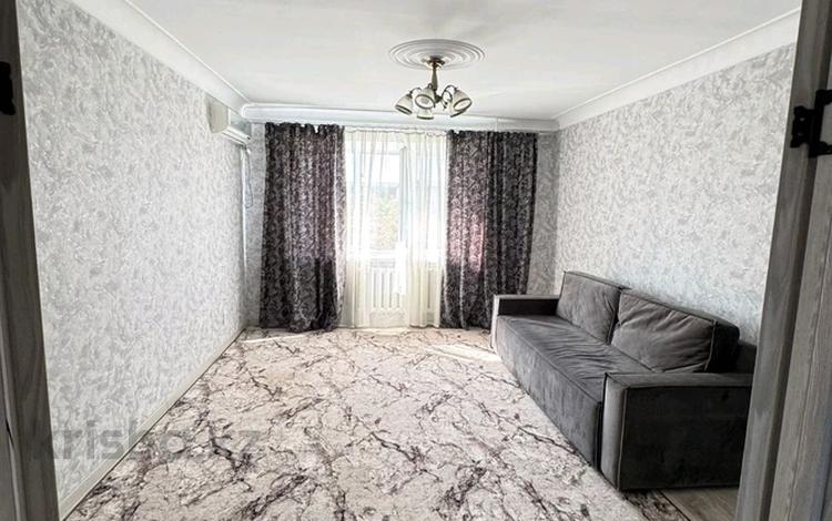 4-комнатная квартира · 75 м² · 4/5 этаж, Каратюбинская за 160 000 〒 в Уральске — фото 2