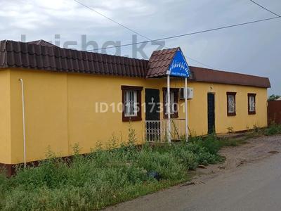 Еркін, дүкендер мен бутиктер, қоймалар · 120 м², бағасы: 6 млн ₸ в Атырау, мкр Томарлы