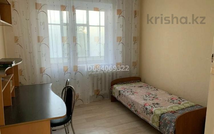 3-бөлмелі пәтер, 63 м², 3/9 қабат, 4мкр 31, бағасы: 18 млн 〒 в Аксае — фото 3