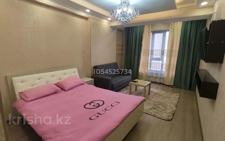 1-комнатная квартира, 45 м², 8/13 этаж посуточно, Сыдыкова 123 за 18 000 〒 в Бишкеке — фото 2