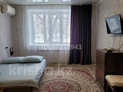 2-комнатная квартира · 50 м² · 1/5 этаж, мкр 8, Братьев Жубановых 281 — 8 микрорайон, магазин Анвар за 2 000 〒 в Актобе