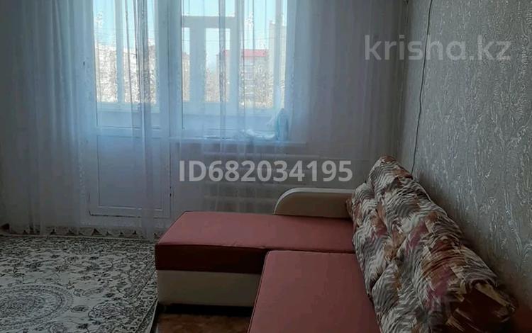 2-комнатная квартира, 47 м², 4/5 этаж, 10 микр 7 за 17.5 млн 〒 в Аксае — фото 2