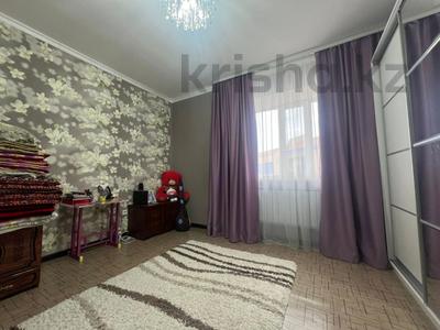 2-комнатная квартира, 68.9 м², 8/9 этаж, Есет батыра мкр (бывш. Нур-Актобе), 2 мкр за 16.5 млн 〒