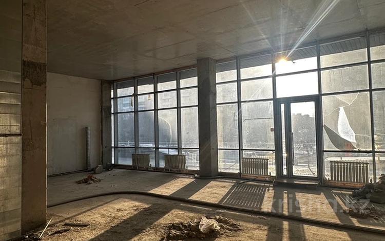 Свободное назначение, офисы, магазины и бутики, общепит, салоны красоты, бани, гостиницы и зоны отдыха, фитнес и спорт, медцентры и аптеки, образование, развлечения, конференц-залы, кабинеты и рабочие места, студии · 390 м² за 1.8 млн 〒 в Караганде, Казыбек би р-н — фото 2