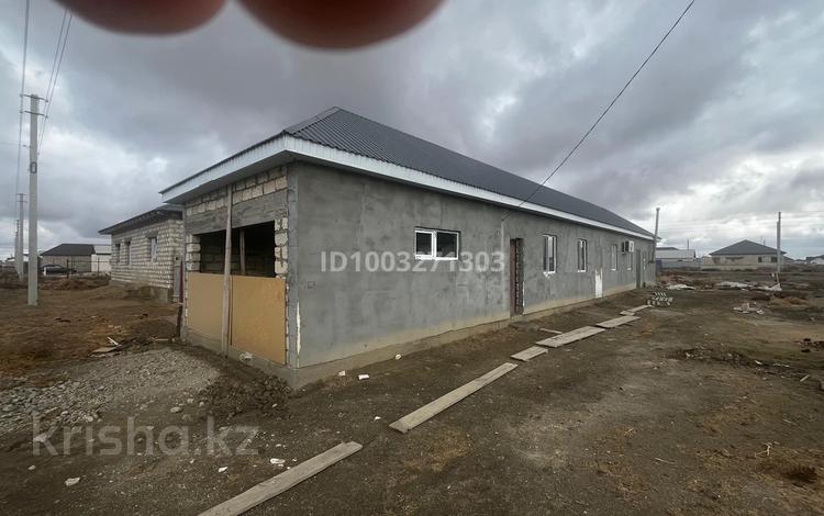 Отдельный дом · 3 комнаты · 80 м² · 8 сот., 7 12 — Еркінқала 2. №7 көше за 13 млн 〒 в Атырау — фото 2