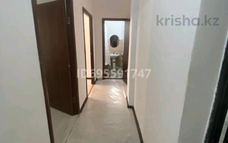 2-комнатная квартира · 60 м² · 5/6 этаж, мкр Нурсая 57 за 10 000 ₸ в Атырау — фото 17