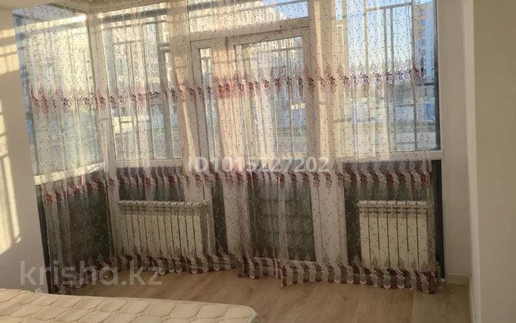 3-комнатная квартира · 70 м² · 1/10 этаж, мкр Шугыла 340/3 за 270 000 ₸ в Алматы, Наурызбайский р-н — фото 2