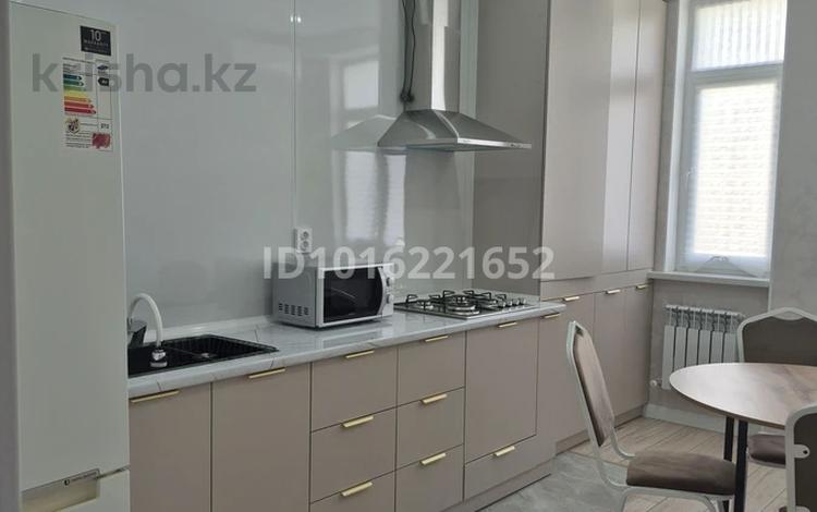 1-комнатная квартира · 42 м² · 3/5 этаж, мкр Самал, Ә. Кекілбаева 60/2 за 170 000 ₸ в Атырау — фото 2