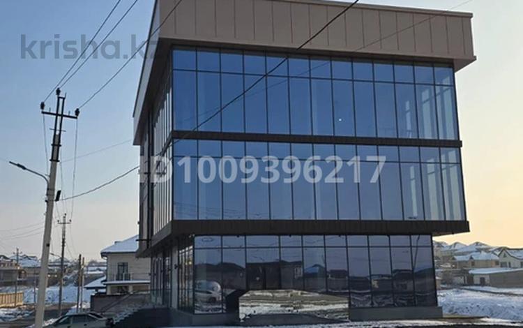 Свободное назначение, офисы, магазины и бутики, общепит, салоны красоты, медцентры и аптеки, образование, развлечения, конференц-залы · 1430 м² за ~ 7.2 млн 〒 в Шымкенте, Каратауский р-н — фото 2