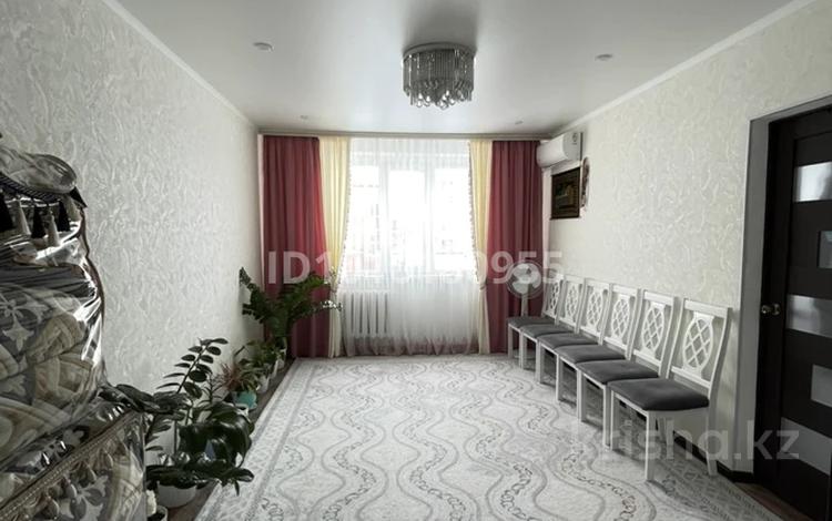 4-комнатная квартира · 71 м² · 2/5 этаж, 10 микрорайон 6 за 27 млн ₸ в Аксае — фото 2